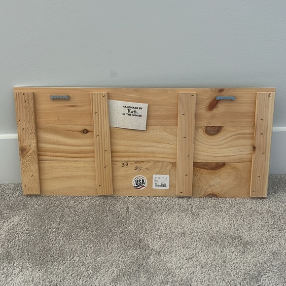 Wooden towels and trunks sign - Picture 2 of 4